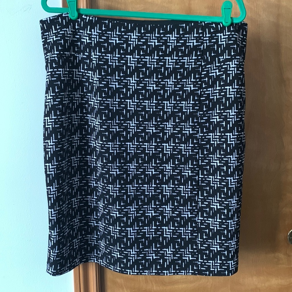 Roz & Ali Skirt Black & White - Dressbarn